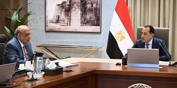 رئيس الوزراء يتابع تنفيذ مشروعات دعم وتقوية الشبكة القومية للكهرباء