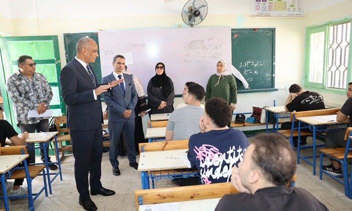 لضمان راحة الطلاب.. محافظ كفر الشيخ يوجه بمنع التكدس وتكثيف التواجد الأمني حول اللجان