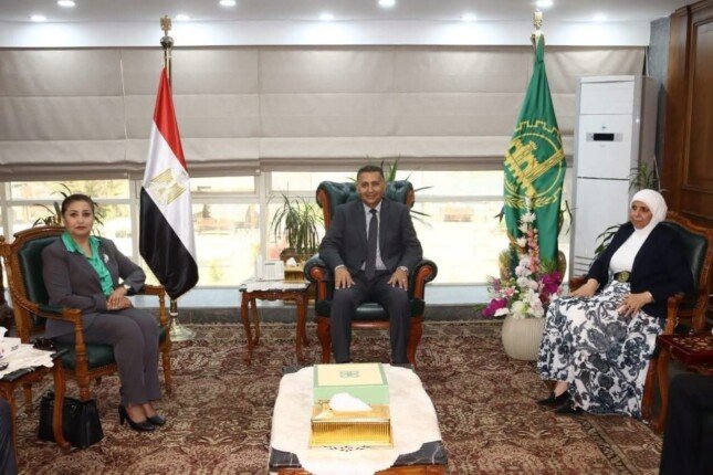 محافظ القليوبية يستقبل وفد اللجنة الطبية العليا والاستغاثات بمجلس الوزراء ومؤسسة بنك الشفاء المصري