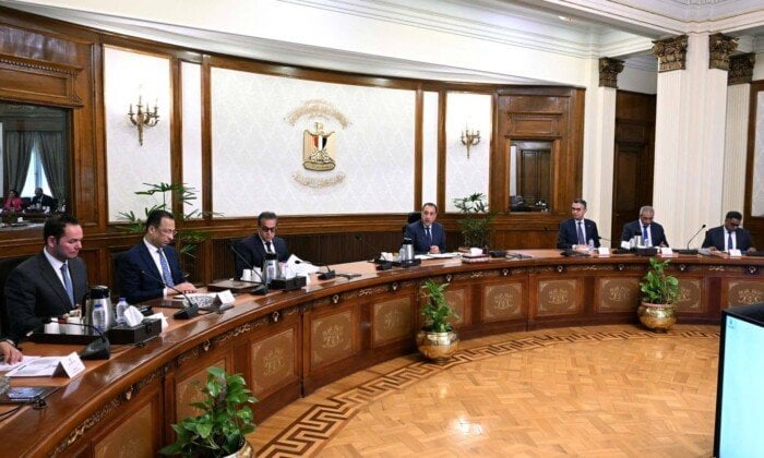 يجمع التموين والتأمين الصحي.. رئيس الوزراء يتابع موقف منظومة «كارت الخدمات الحكومية الموحد»