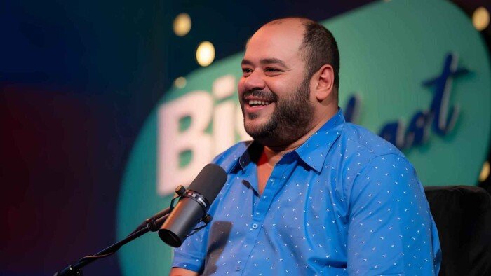 محمد ممدوح فى شوارع وسط البلد بسبب «حتة مني»
