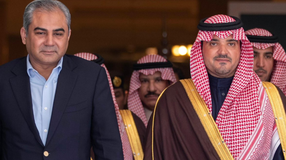 مصادر العربية: وزير داخلية باكستان يصل إلى السعودية لإجراء محادثات بشأن تطورات المنطقة