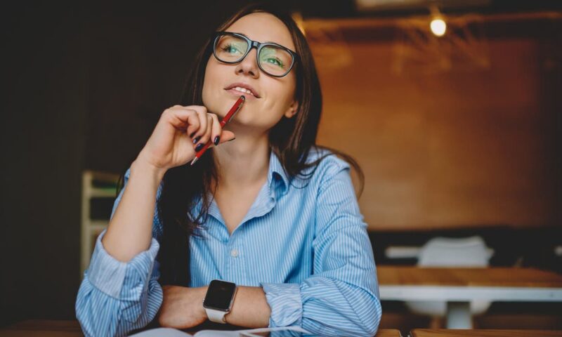 5 هفوات تكشف المتظاهر بالذكاء.. خاصة عند التوتر