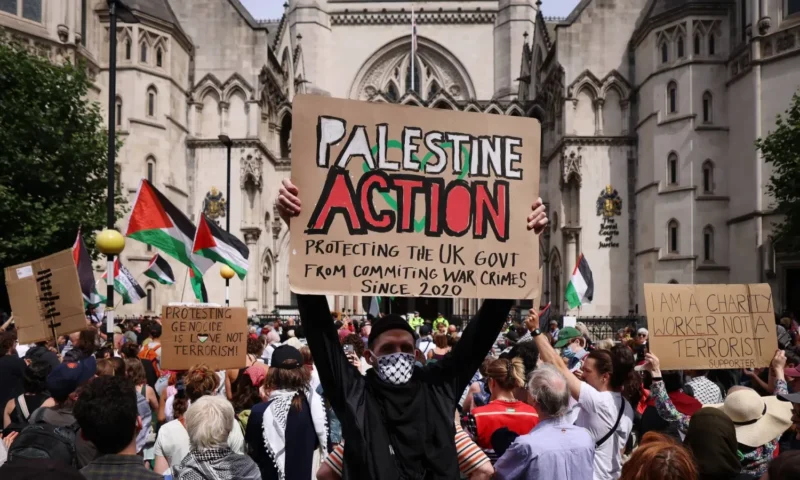 محكمة بريطانية تؤيد حظر “فلسطين أكشن”