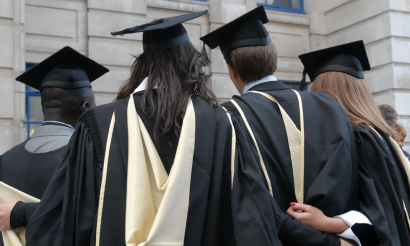 UK: Third of people say uni degree not worth it, as student loan inquiry begins