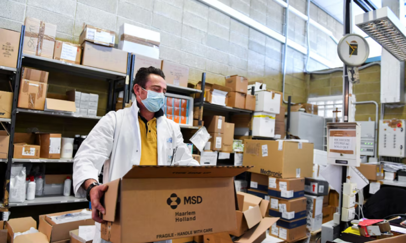 Merck exec says company is discussing use of COVID antiviral drug in Ebola response