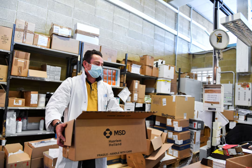 Merck exec says company is discussing use of COVID antiviral drug in Ebola response
