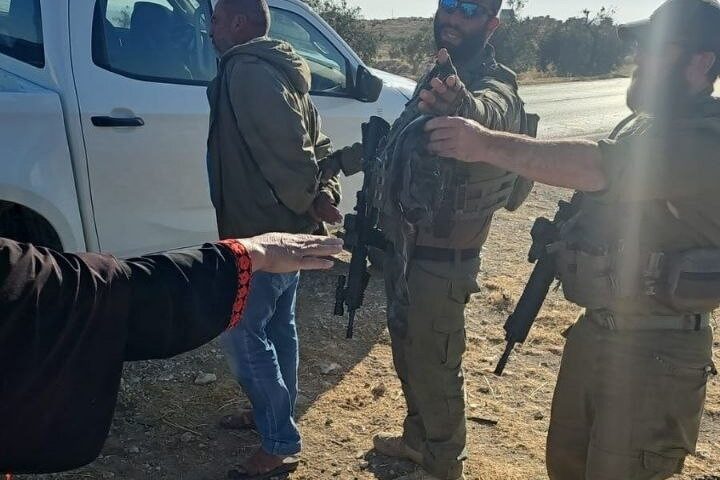 حولت منازل لثكنات عسكرية.. اعتقالات واعتداءات لقوات الاحتلال ومستوطنيه في الضفة 