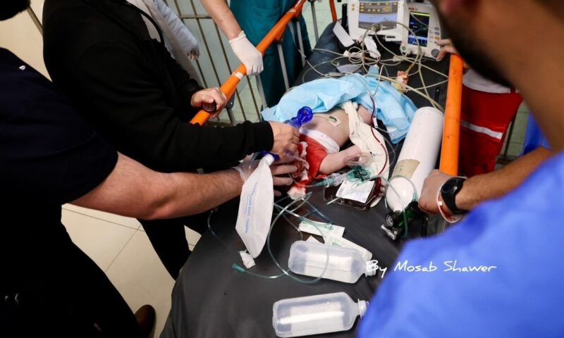 استشهاد رضيع وإصابة والديه برصاص الاحتلال في الخليل