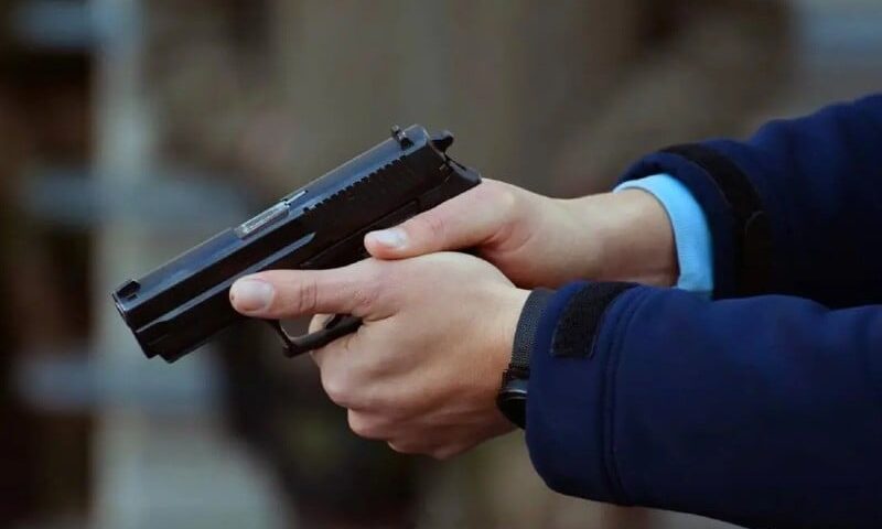 مفتش شرطة يطلق النار في أولاد النمة