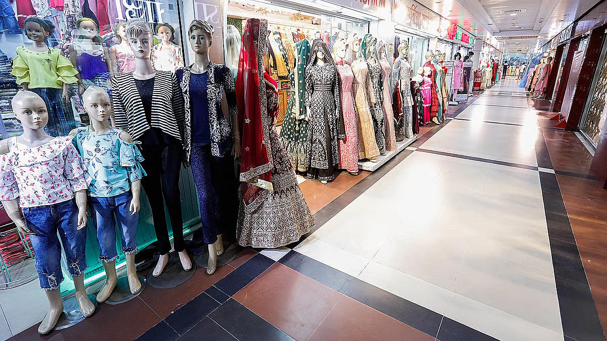 Shopping malls, markets to remain open until 7pm