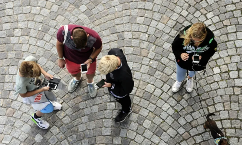 Public Health Agency of Sweden tells parents to put away their phones