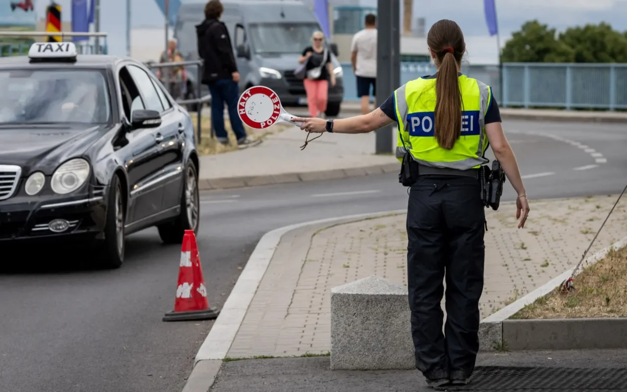 EU calls on nine European countries to scrap internal Schengen border checks