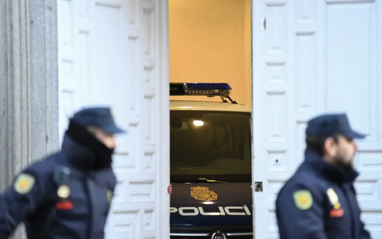Gestor who charged foreigners €400 for residency appointments arrested in Spain