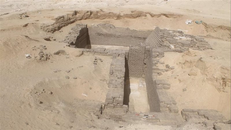 العثور على مقبرتين أثريتين من العصر العتيق في المنيا (صور)