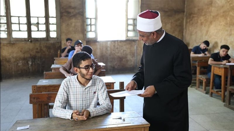 اليوم، امتحان مادة “الكيمياء” لطلاب القسم العلمي للثانوية الأزهرية