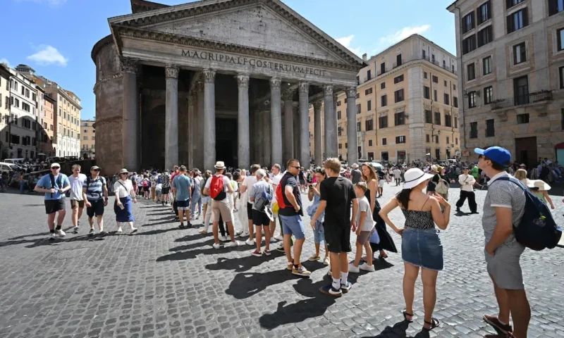Fee hikes and group sizes: New rules impacting tourists in Italy this summer