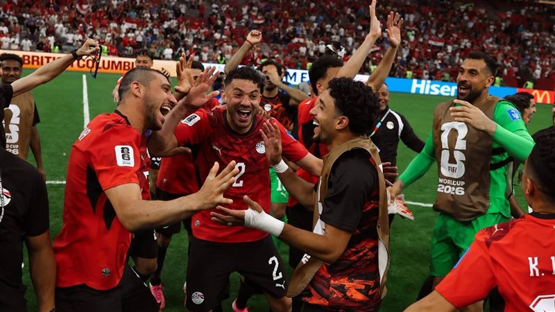 مشاهير الدول العربية يشعلون مواقع التواصل بعد فوز مصر على نيوزيلندا، ملياردير إماراتي: شعرت بالفخر، وإعلامي لبناني: المنتخب فرحنا برغم جرح الجنوب، وفلسطيني: الفراعنة يقاتلون للمجد.. وسعودي: نصر تاريخي
