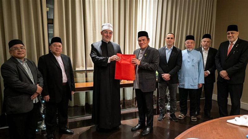 مفتي الجمهورية يلتقي أعضاء خريجي الأزهر بماليزيا ويؤكد أهمية تعزيز التعاون العلمي والدعوي