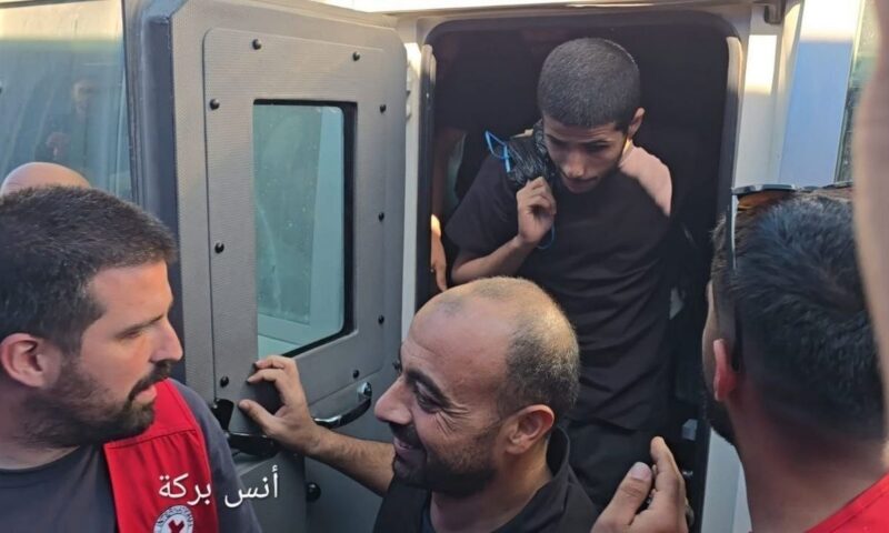 الاحتلال يفرج عن 10 أسرى من قطاع غزة