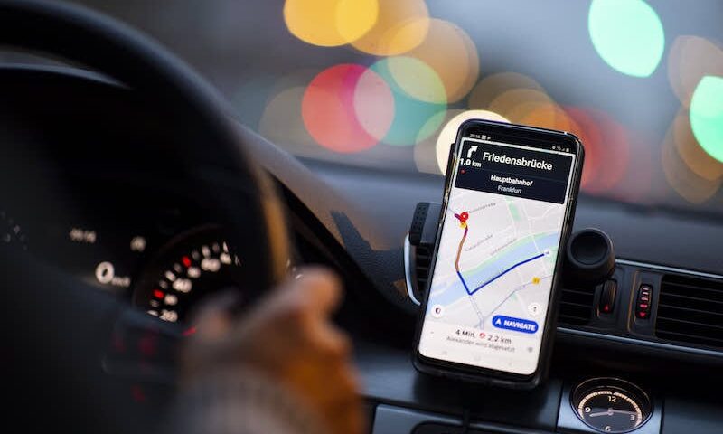 مقتل سائق “تطبيقات ذكية” يعيد مطلب تقنين القطاع وحماية العاملين