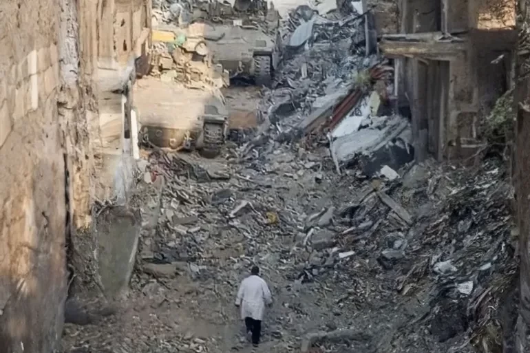 الاحتلال ينقل الطبيب حسام أبو صفية إلى العزل الانفرادي في سجن نفحة