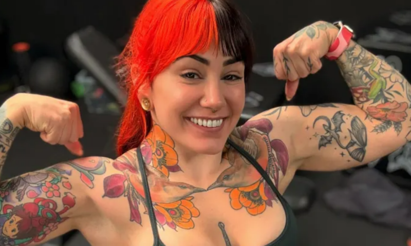 I’m a tiny tattooed powerlifter – I’m stronger than most men at my gym & deadlift 155kg, trolls hate it