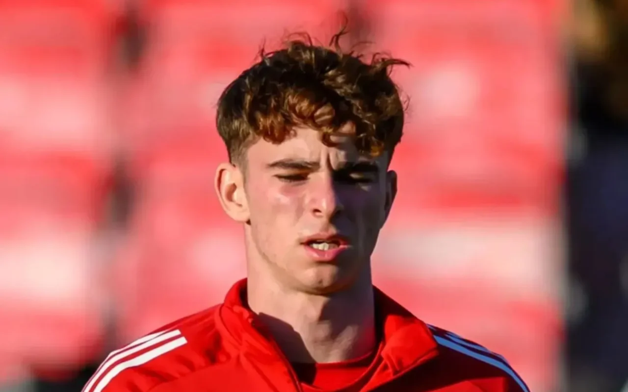 Man Utd Treble winner’s son signs new deal with EFL club after breakthrough season