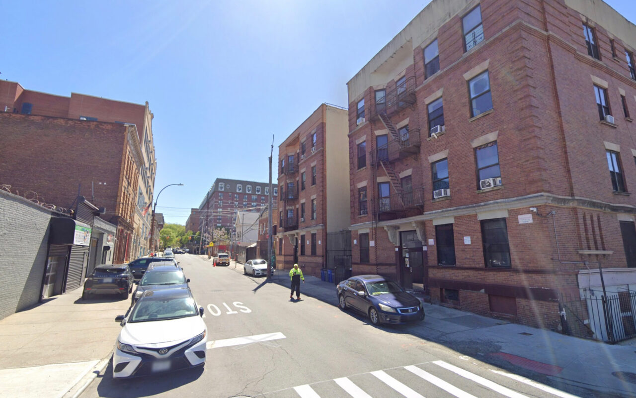 Two teens stabbed during NYC robbery attempt