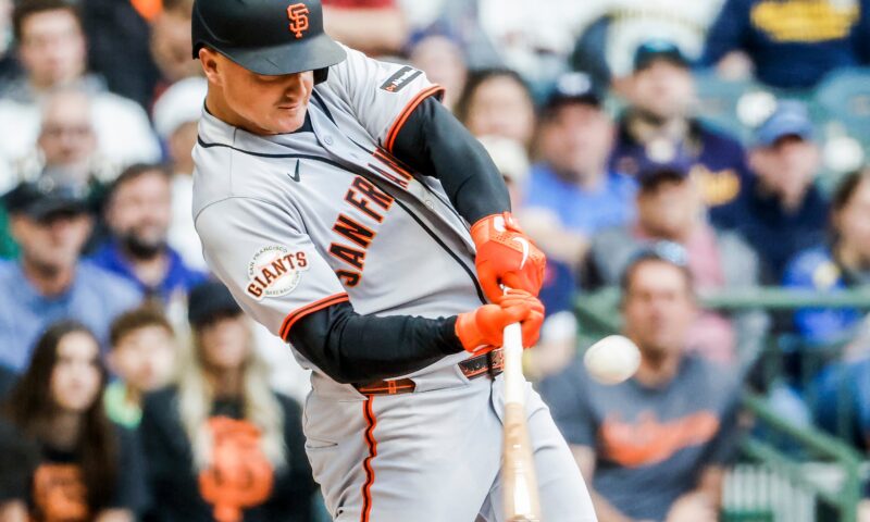 Despite early lead, Giants fall 16-2 to Brewers in embarrassing fashion