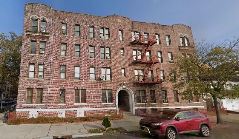 Shocked NYC tenant fatally stabs violent ex-con burglar with own knife in struggle to disarm him: sources, report