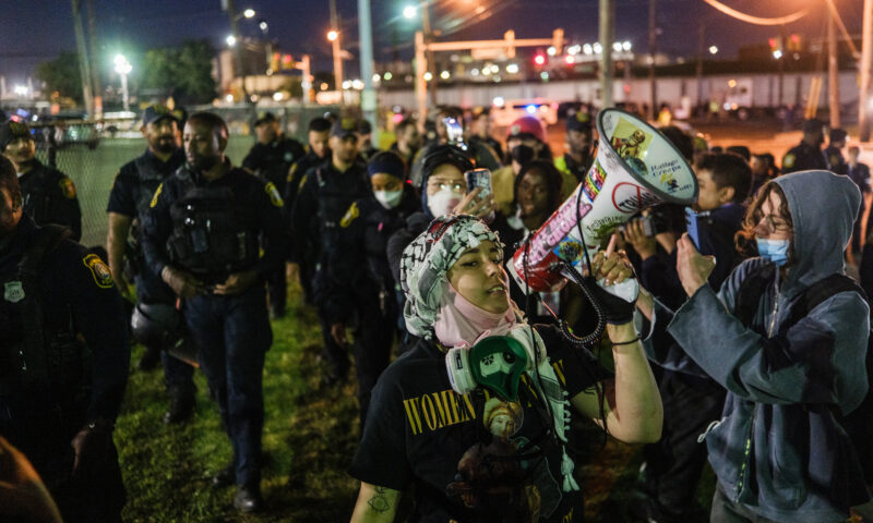 Newark mayor to file lawsuit calling for shutdown of Delaney Hall immigration center after 10 days of clashes: Report