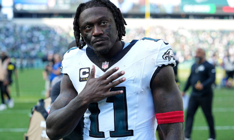 A.J. Brown has adorable response to being traded to Patriots after saying Eagles goodbye