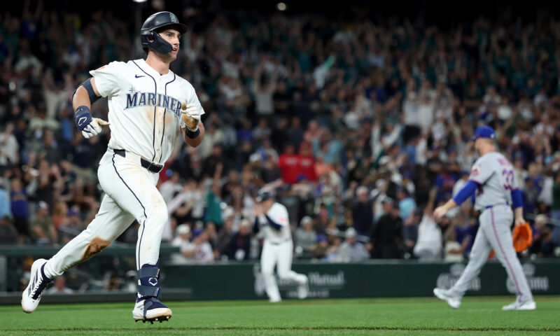 Mets offense doesn’t do enough in extra-inning loss to Mariners that snaps winning streak