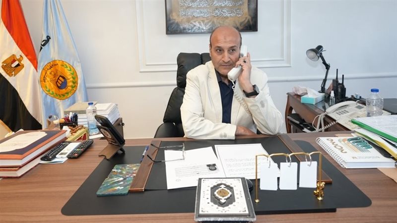 محافظ أسيوط يهنئ الطالبة الأولى على مستوى الجمهورية في الدبلومات الفنية الصناعية