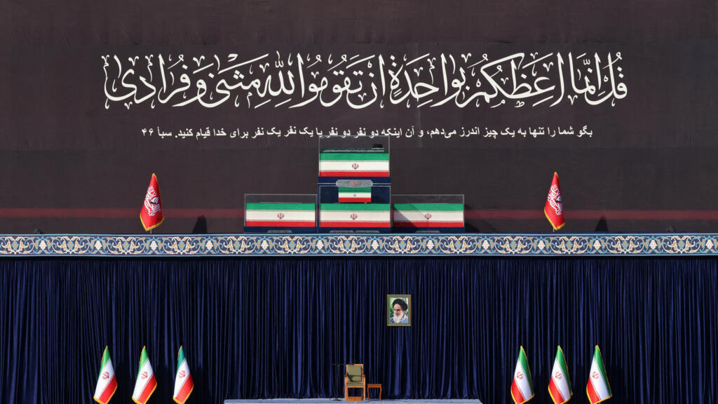 مباشر: بدء مراسم تشييع المرشد الأعلى آية الله علي خامنئي رسميا