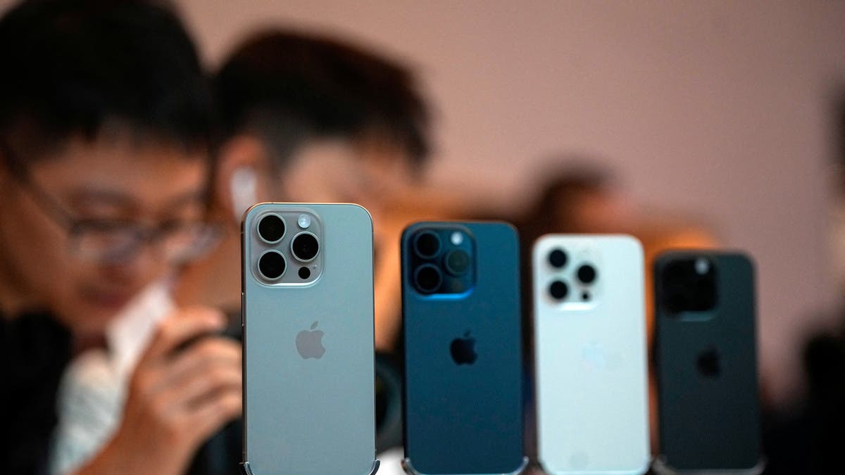 هل تخلت “أبل” فعلًا عن التيتانيوم في بعض هواتف آيفون؟