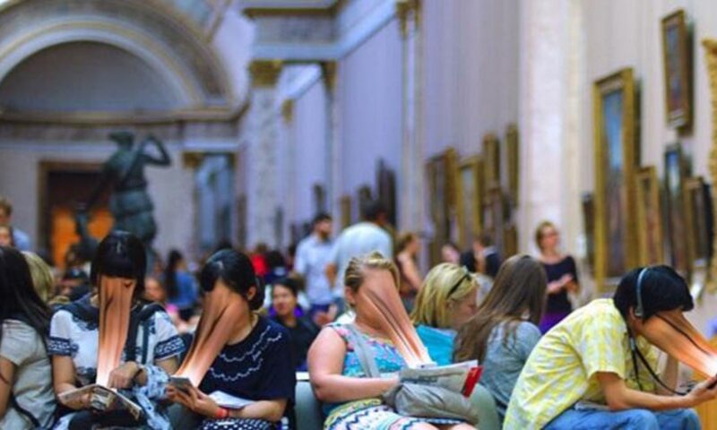 دراسة تحذر: إدمان الآباء للهواتف أخطر على الأطفال من إدمانهم للشاشات