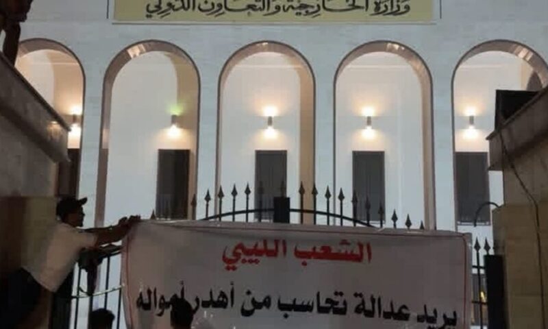 ليبيا.. دعوات لإسقاط الحكومة مع اتساع العصيان المدني