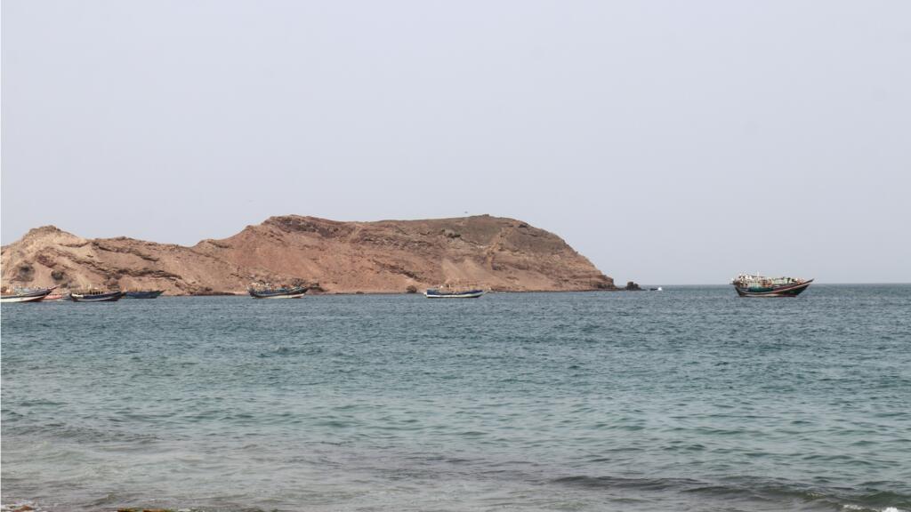 حرب إيران تتوسع إلى البحر الأحمر وبحر قزوين وسط استمرار الحصار البحري الأمريكي