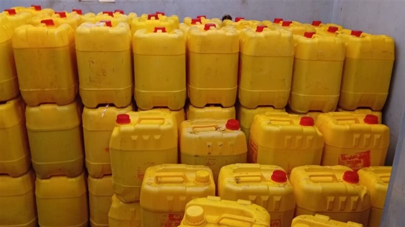 ضبط طن ونصف طن زيوت طعام مجهولة المصدر قبل ترويجها في أسيوط
