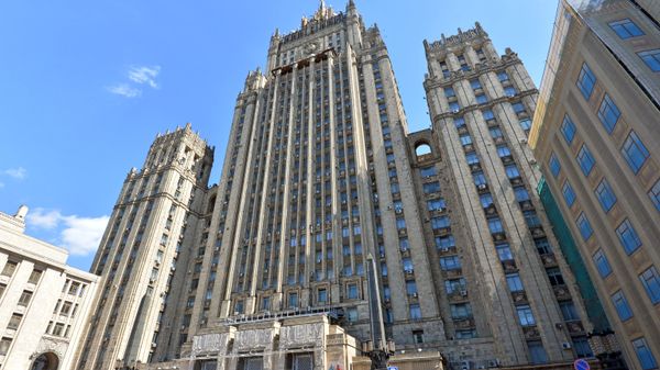 الخارجية الروسية: حملة تصوير روسيا على أنها التهديد الرئيسي لـ “أوروبا الحرة” سخيفة