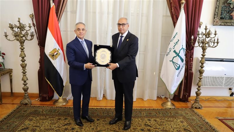 رئيس مجلس الدولة يستقبل وزير العدل بقصر الأميرة فوقية