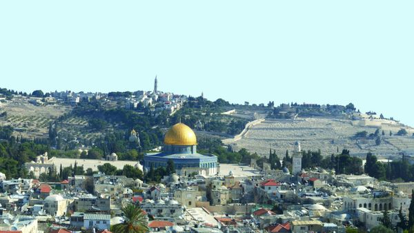 مسؤول فلسطيني لـ “سبوتنيك”: إسرائيل تسابق الزمن لعزل القدس وتفتيت الضفة بـ 13 مستوطنة جديدة