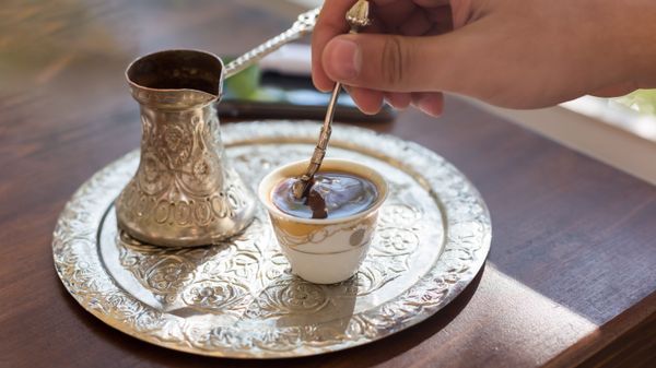 علماء روس يحولون بقايا القهوة الرطبة إلى وقود عالي الطاقة