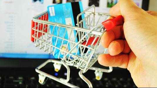 لحماية المستهلكين.. القانون يفرض التزامات جديدة على الموردين قبل الشراء أون لاين