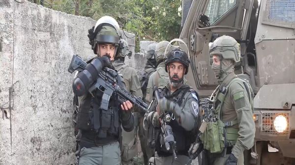 رئيس حزب إسرائيلي: حكومة نتنياهو تحول الضفة إلى “برميل بارود”
