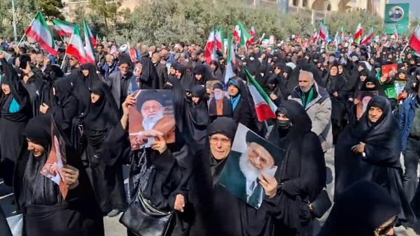 من طهران إلى كربلاء ومشهد… إيران تكشف تفاصيل مراسم تشييع خامنئي بحضور وفود من 100 دولة