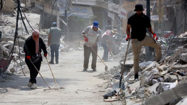 من صيدا إلى النبطية.. متطوعون لإعادة الحياة إلى شوارع المدينة ..فيديو