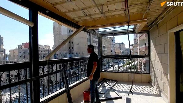 “لن أترك بيتي”.. لبناني يروي لـ”سبوتنيك” قصة نجاته وعودته إلى منزله المدمر